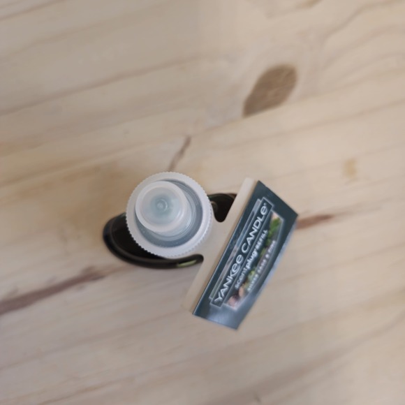 Yankee Candle New Scent Plug Refill Silver Sage & Pine .625 oz - Picture 8 of 8